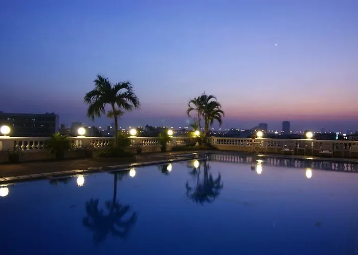 Hotel Niran Grand 4*