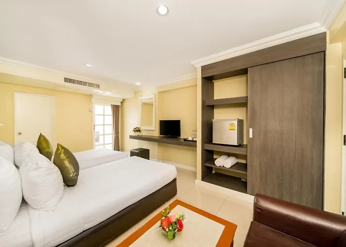 Hotel Niran Grand 4*