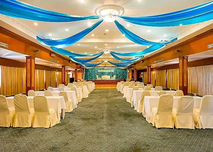 Niran Grand Hotel 4*