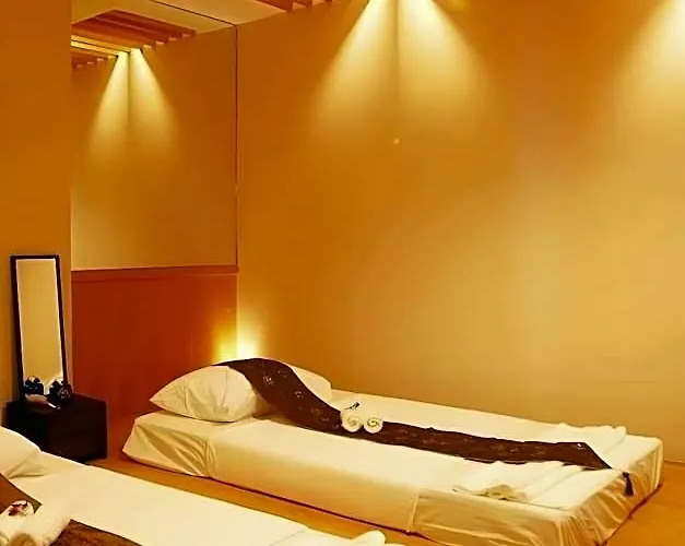 Hotel Niran Grand 4*