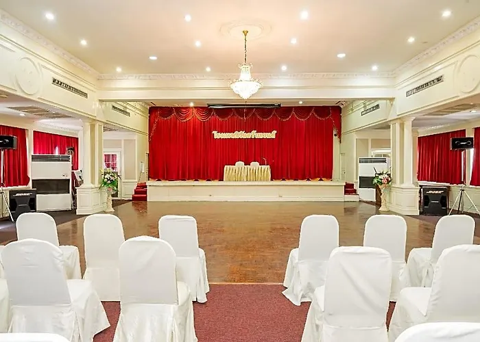 Hotel Niran Grand 4*