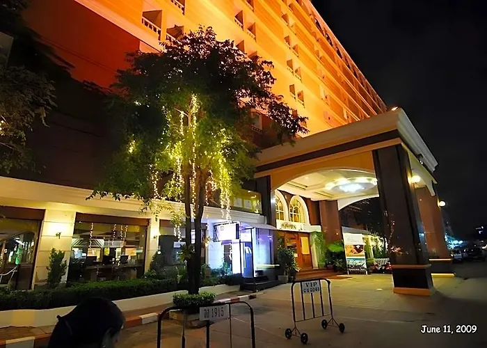 Niran Grand Hotel 4*
