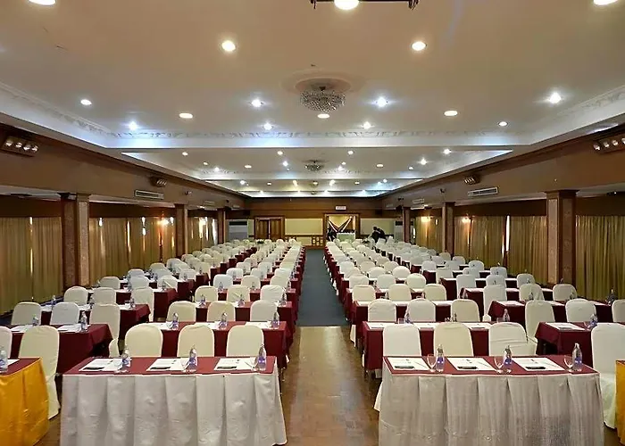 Hotel Niran Grand 4*