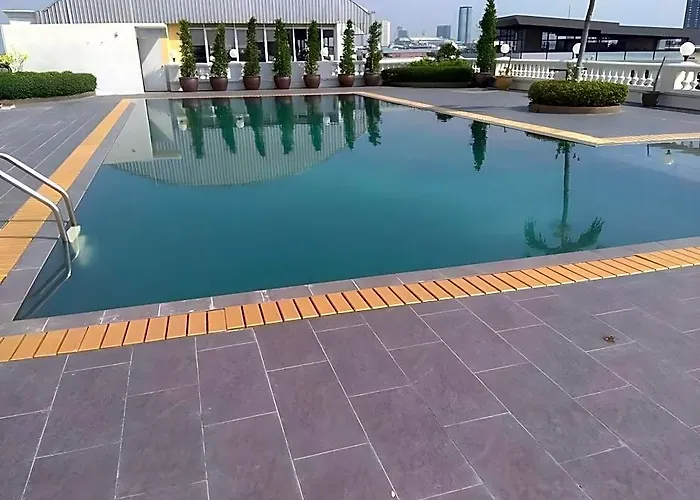 Niran Grand